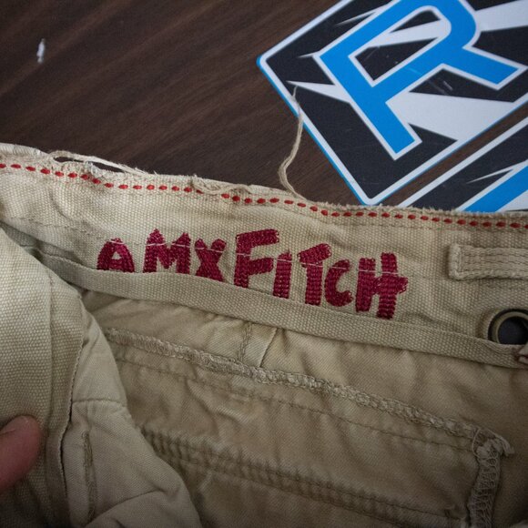 AMX Fitch Faded Distressed Baggy Cargo Shorts / 34 - Picture 9 of 9